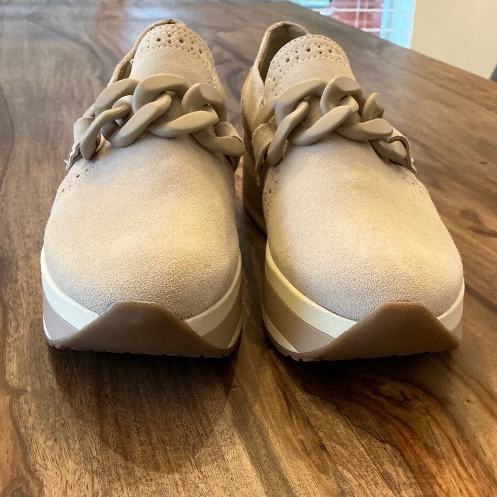Dolce Vita Beige Suede Platform Loafers Chain Detail Slip On Shoes Womens 10 - Picture 8 of 13